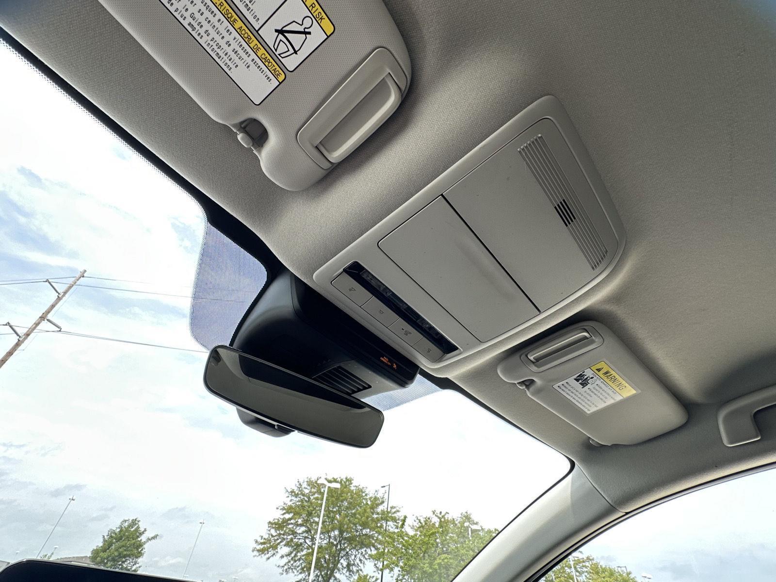 Vehicle photo 20