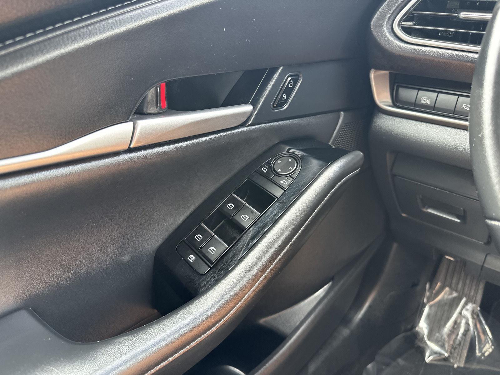 Vehicle photo 25