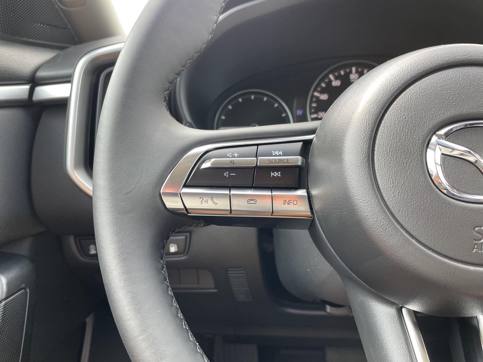 Vehicle photo 12