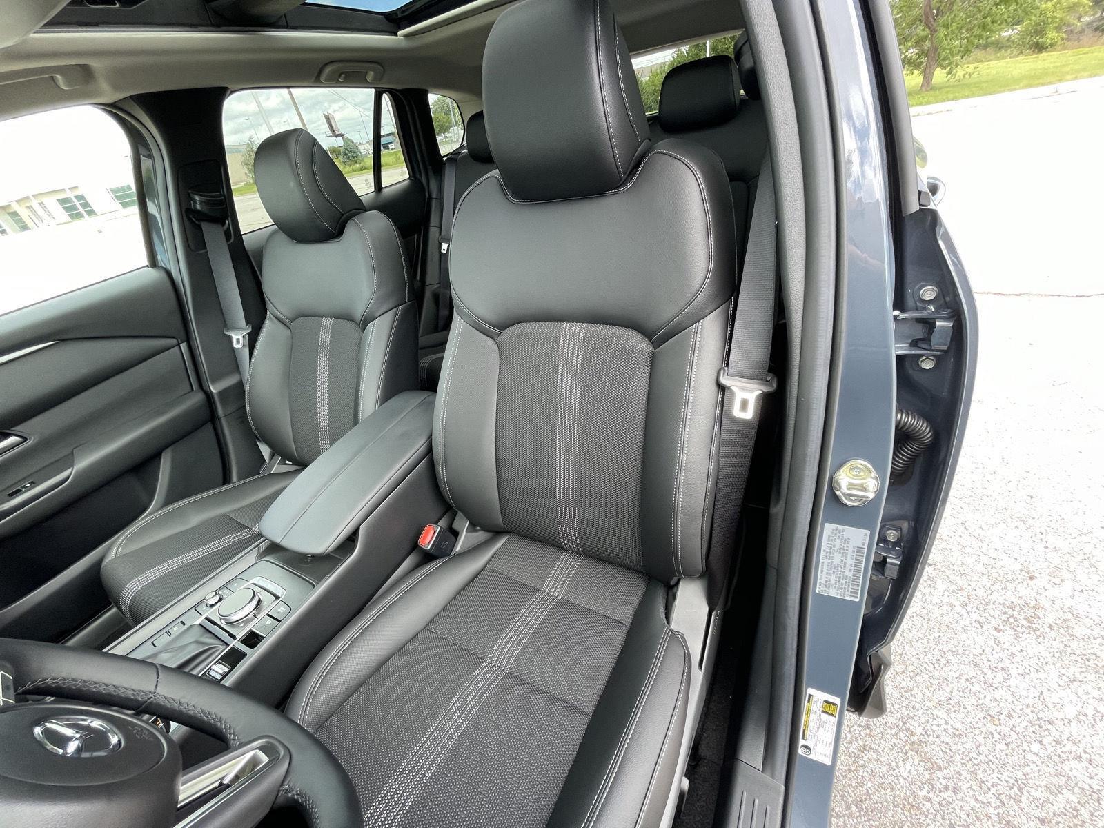 Vehicle photo 17