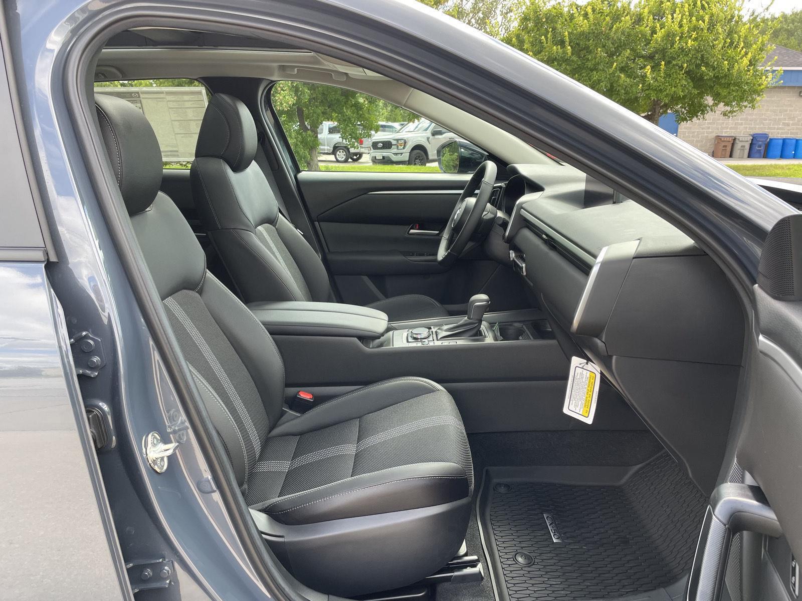 Vehicle photo 18