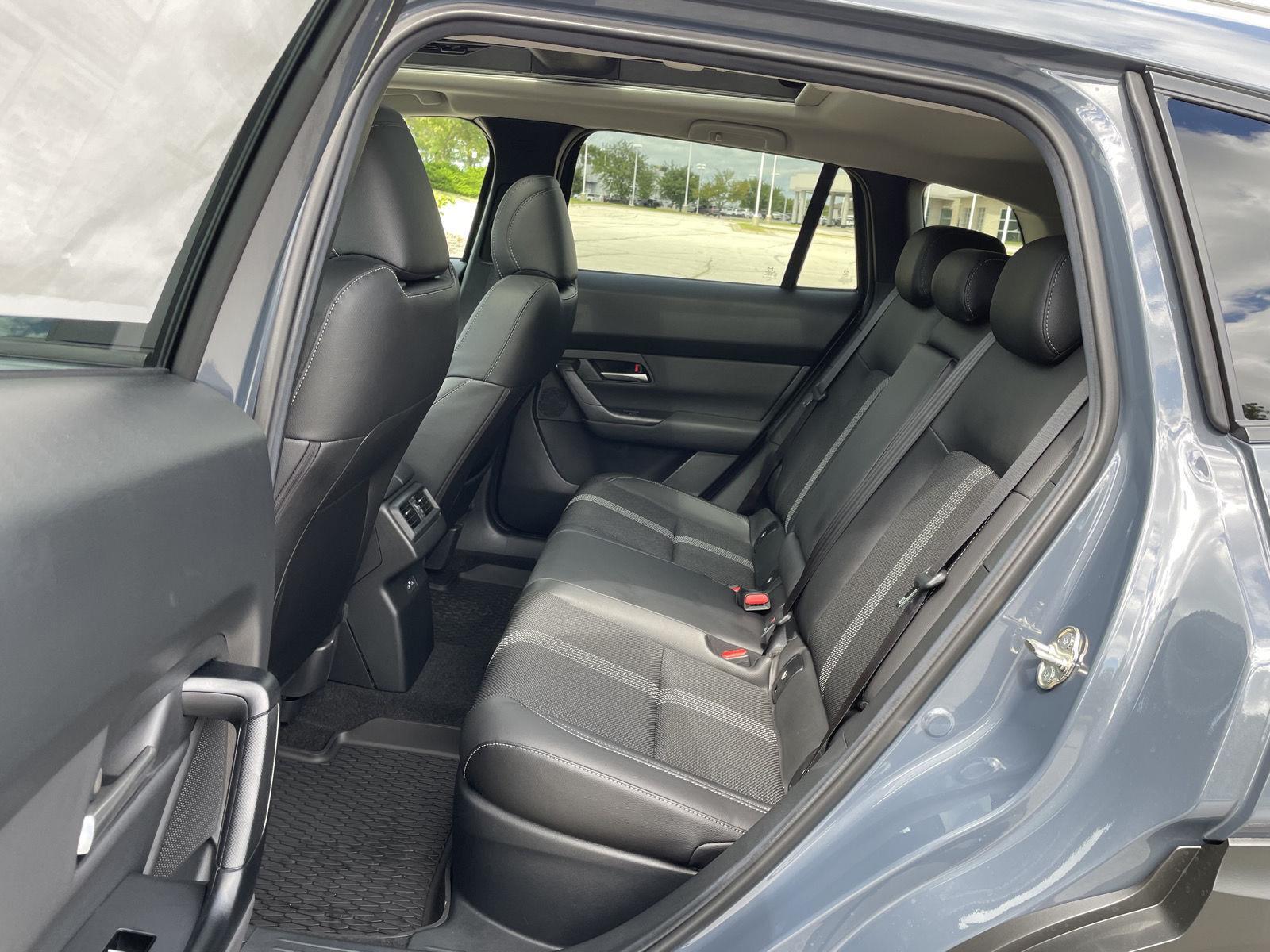 Vehicle photo 19