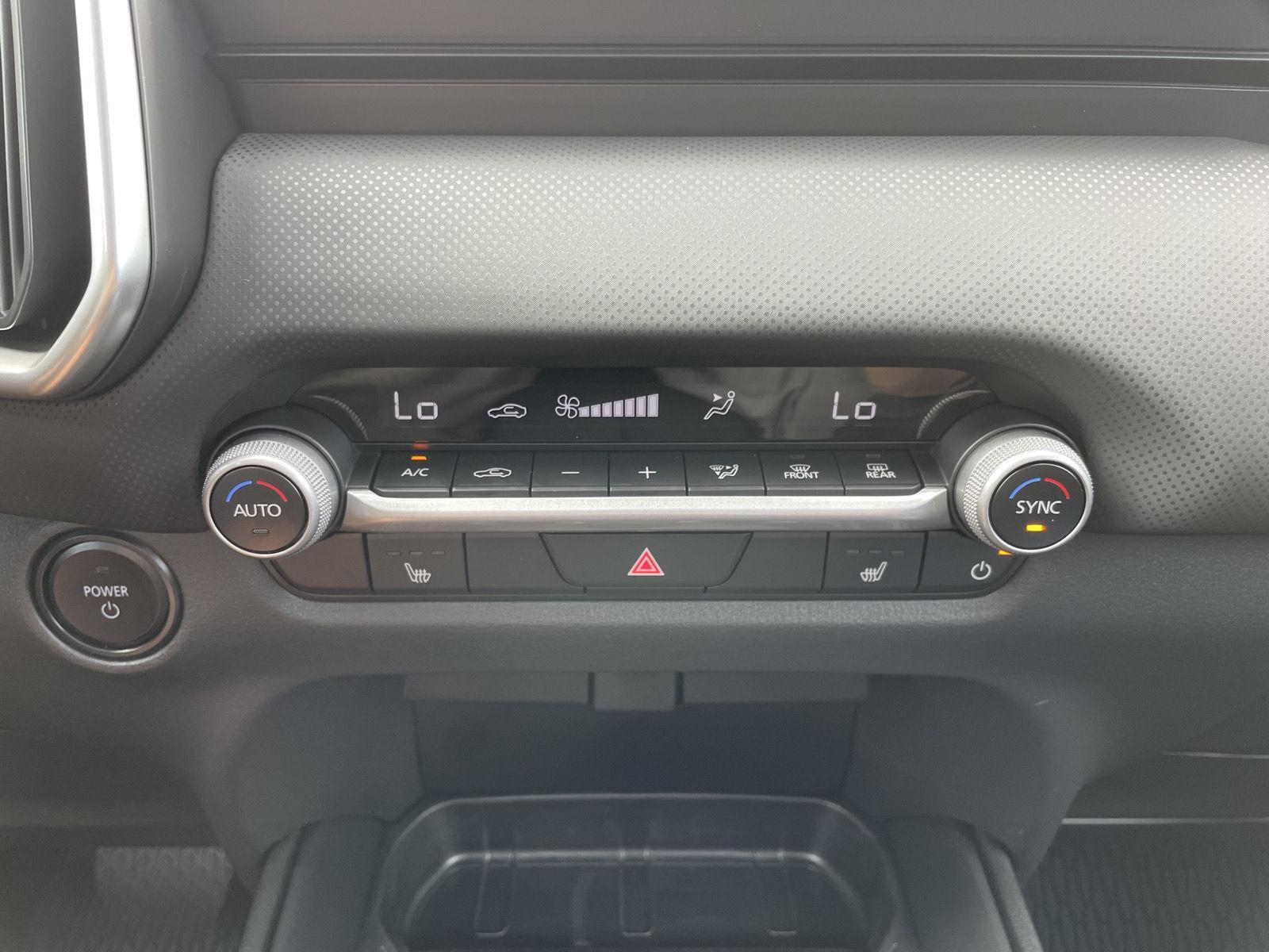 Vehicle photo 25