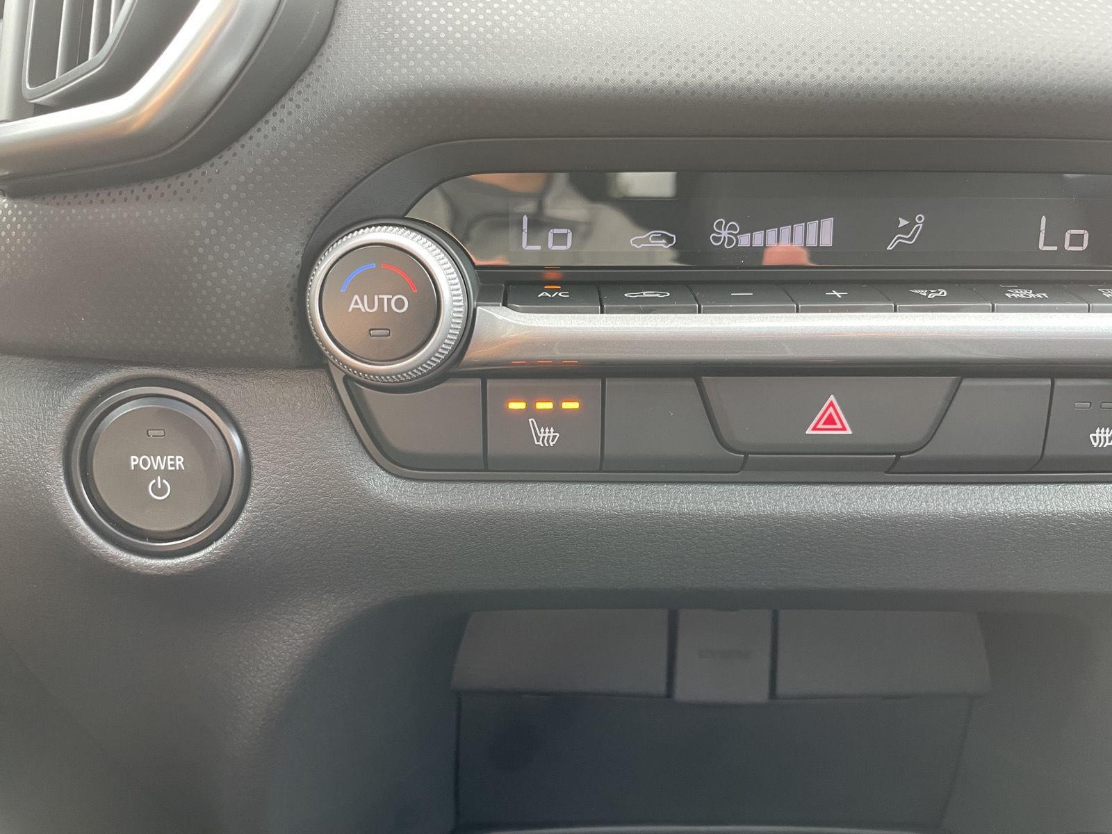Vehicle photo 26