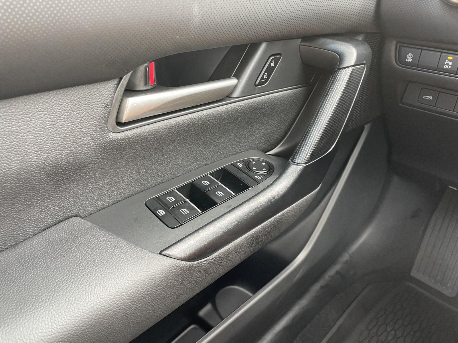 Vehicle photo 27