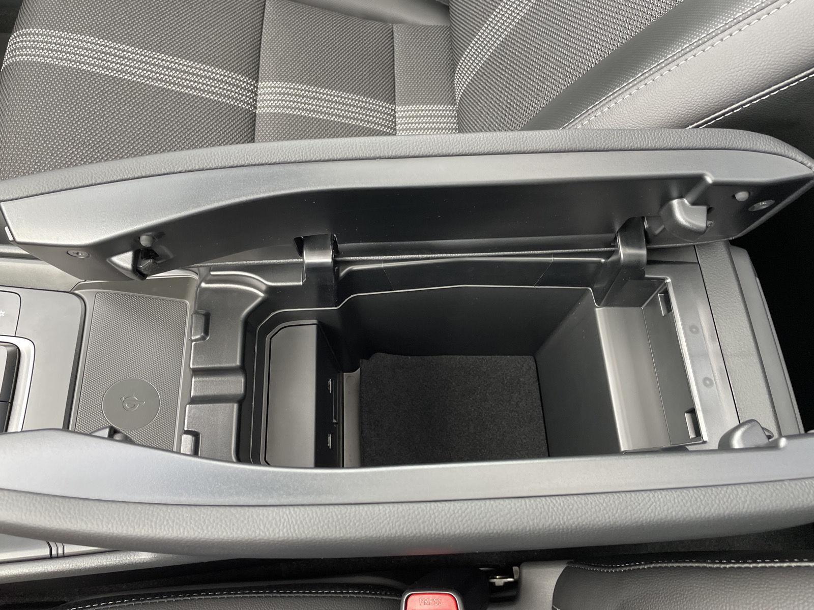 Vehicle photo 30