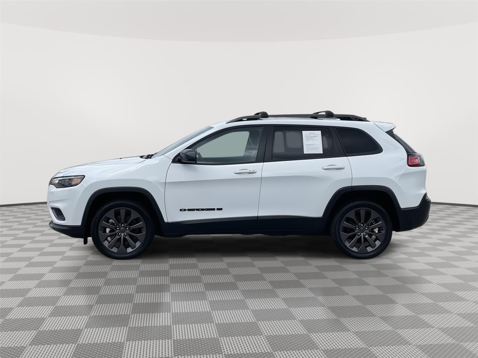 Vehicle photo 2