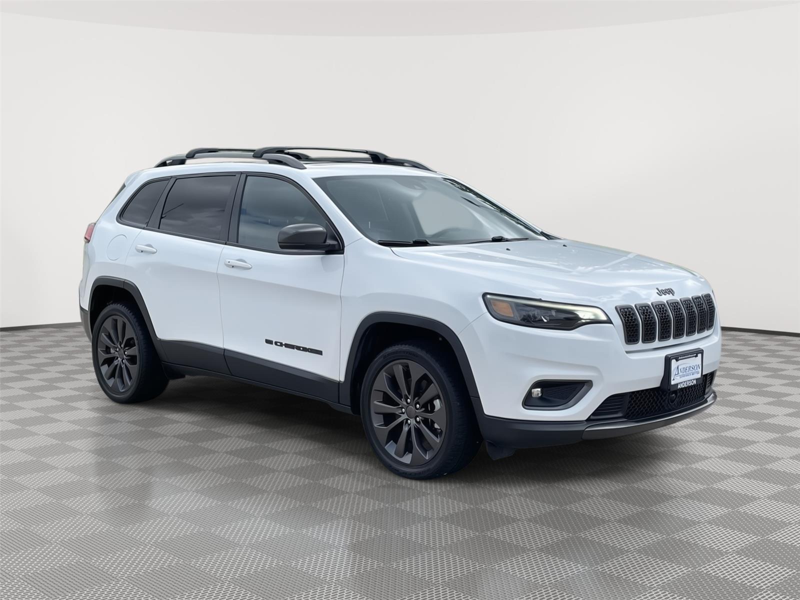 Vehicle photo 5