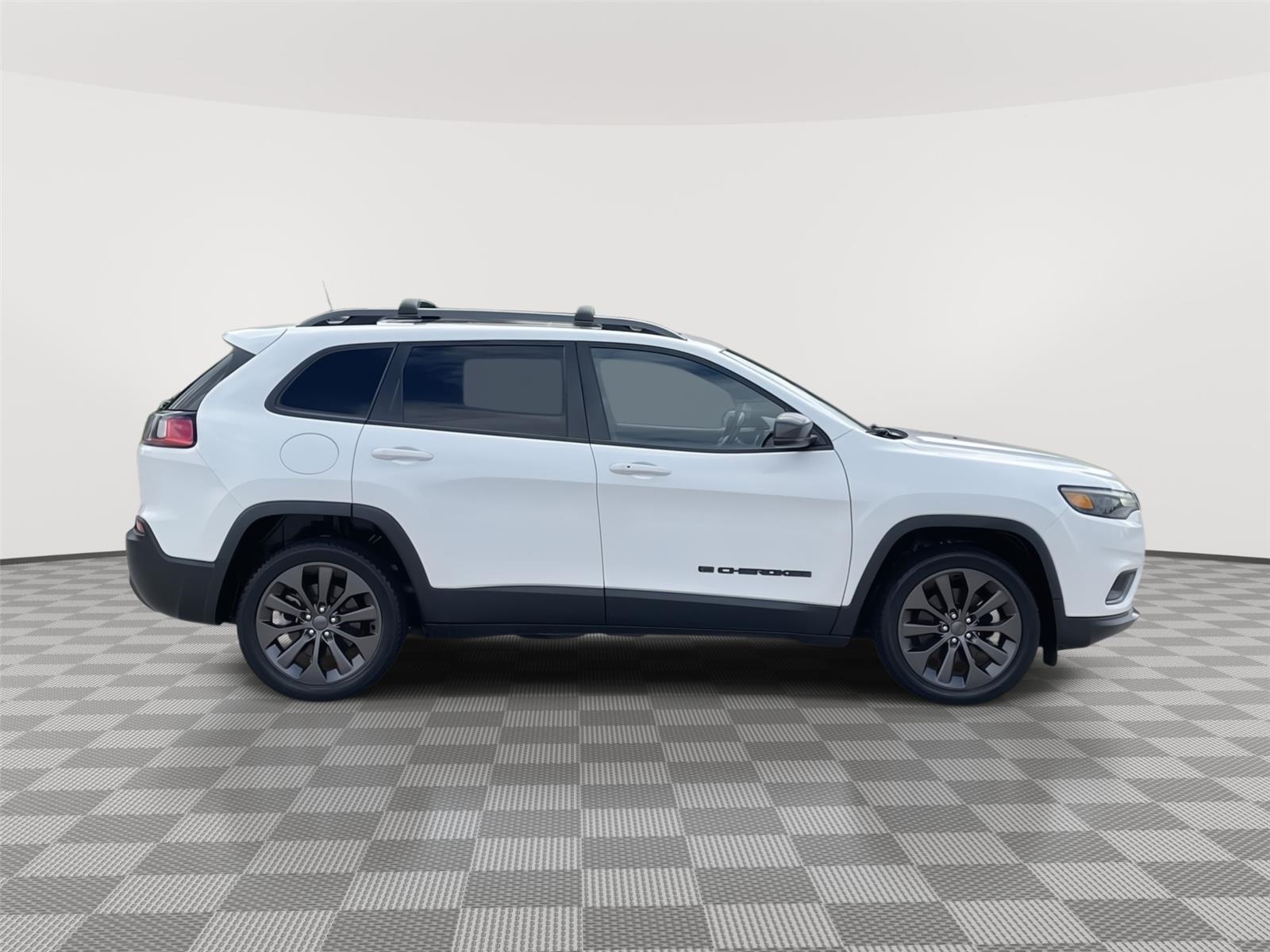 Vehicle photo 6