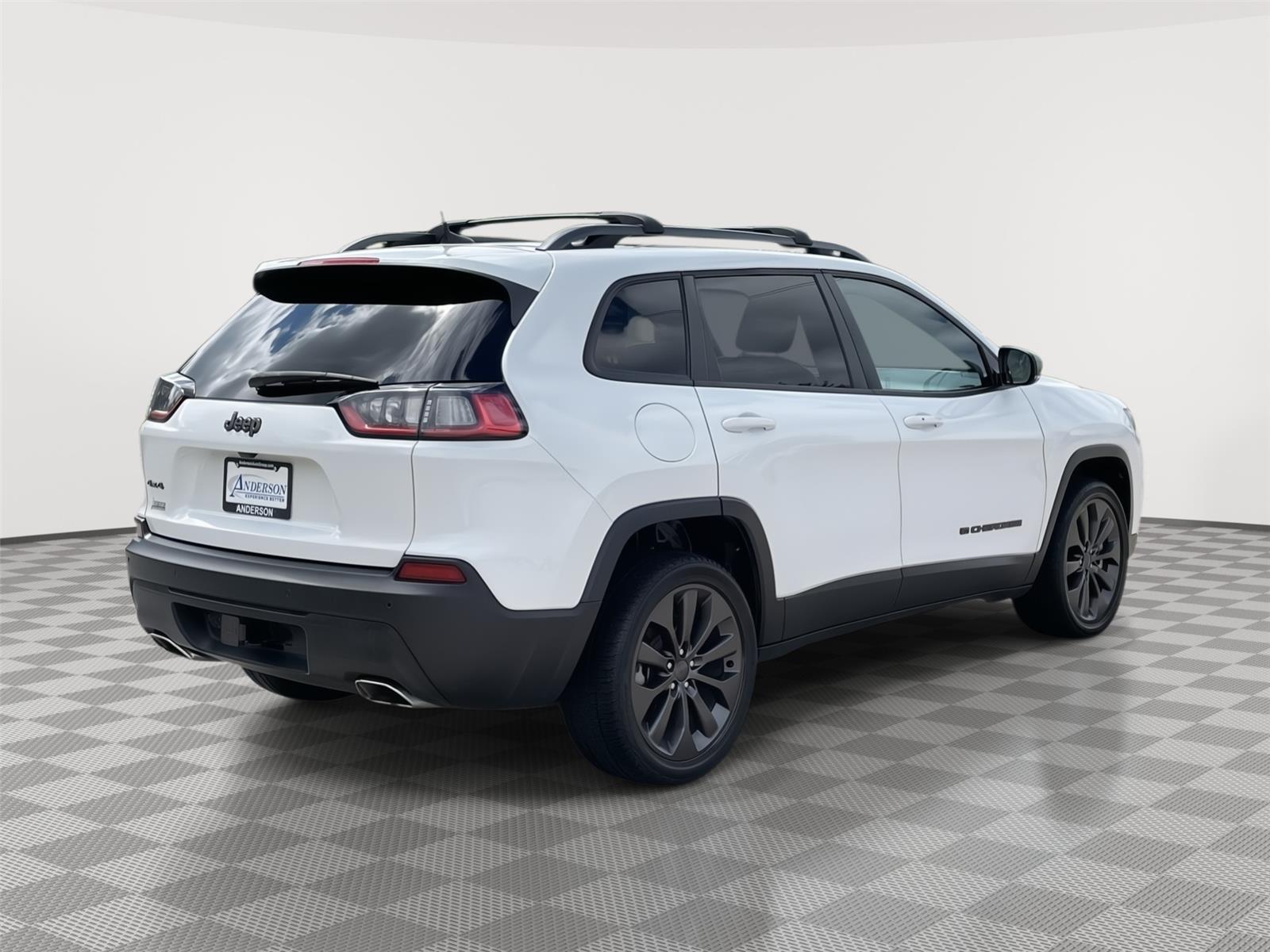 Vehicle photo 7