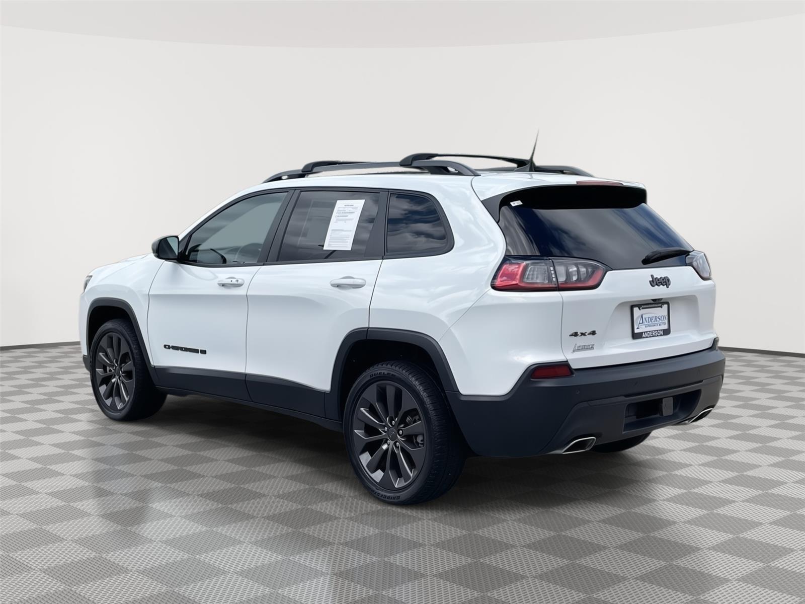 Vehicle photo 9