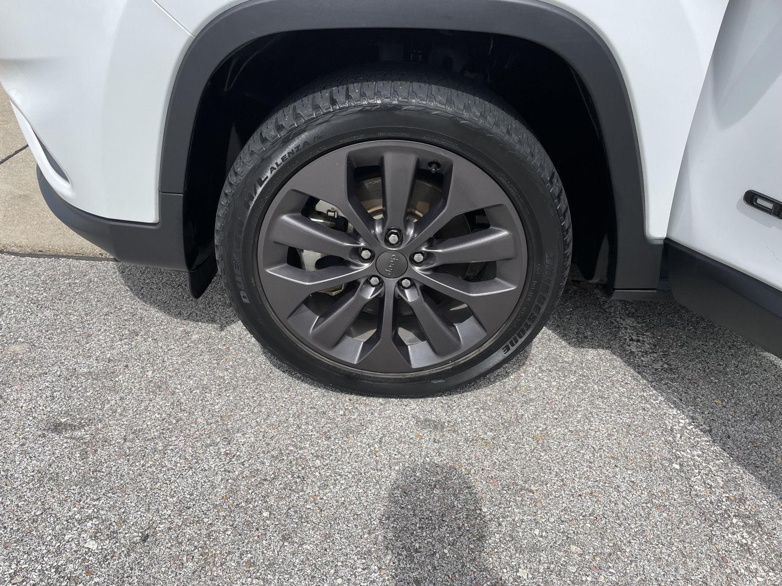 Vehicle photo 10
