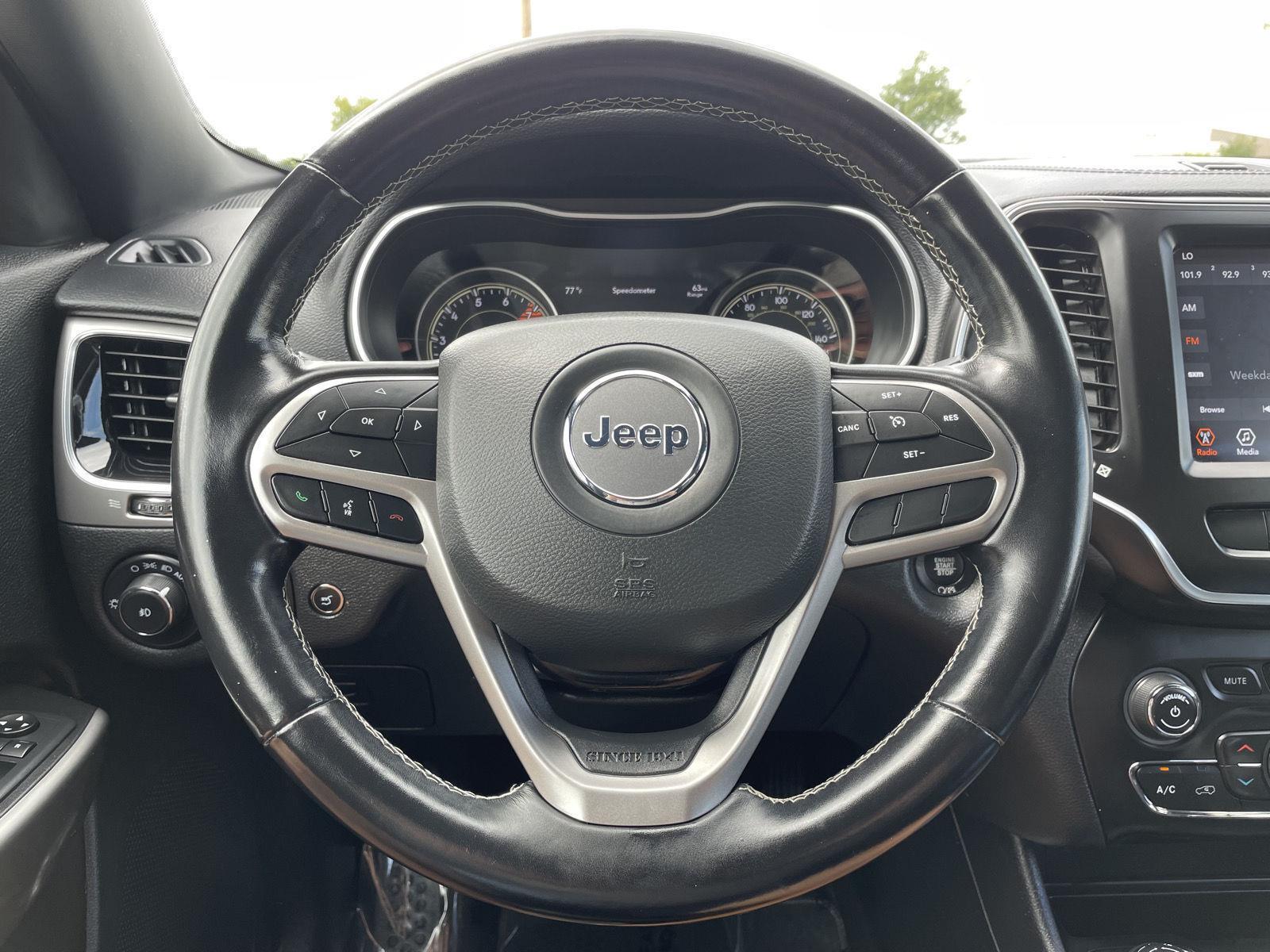 Vehicle photo 11