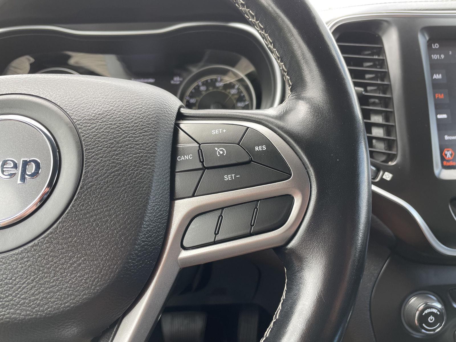 Vehicle photo 13