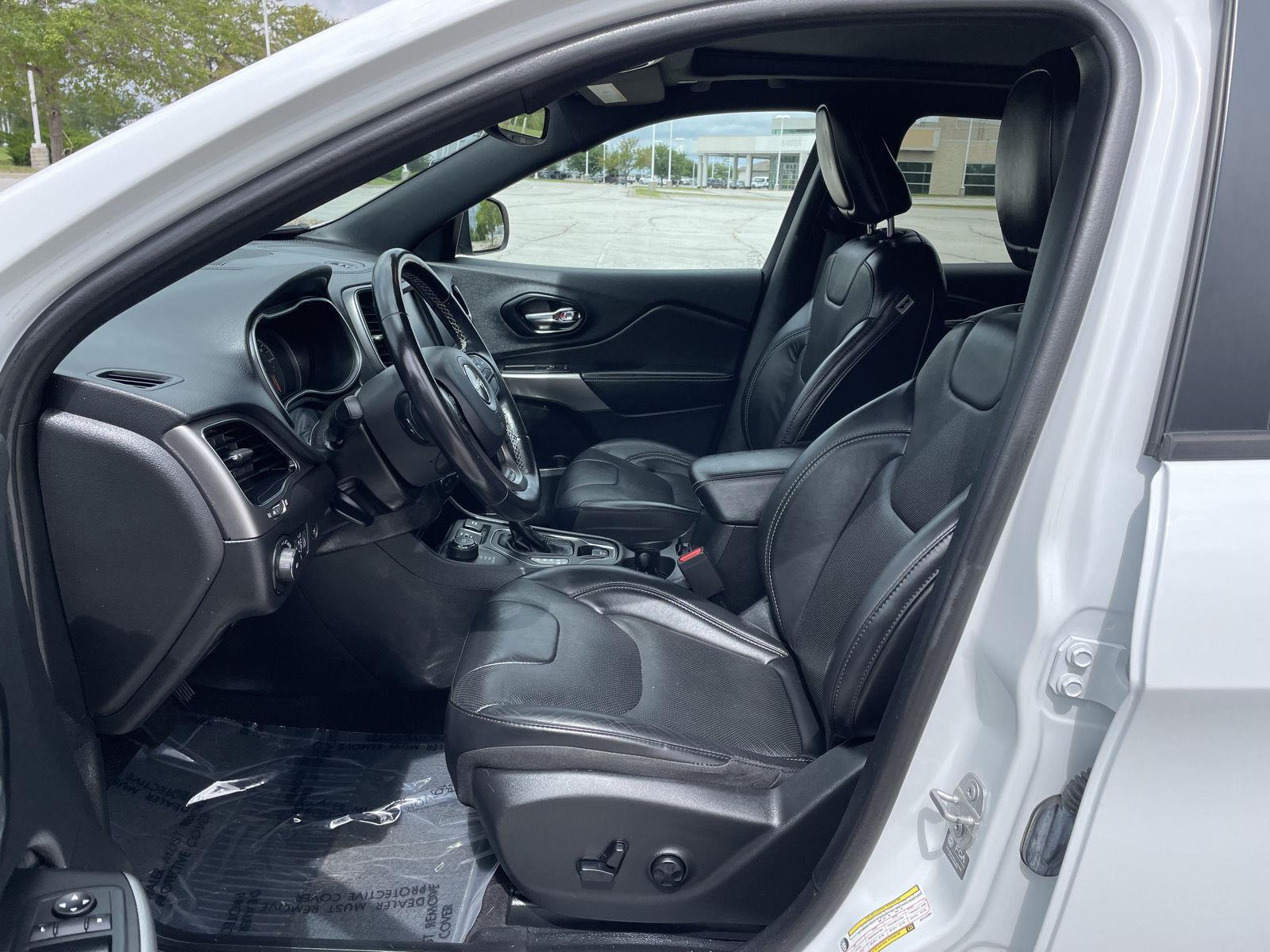 Vehicle photo 16