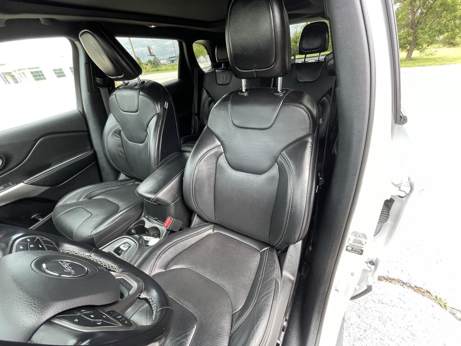 Vehicle photo 17
