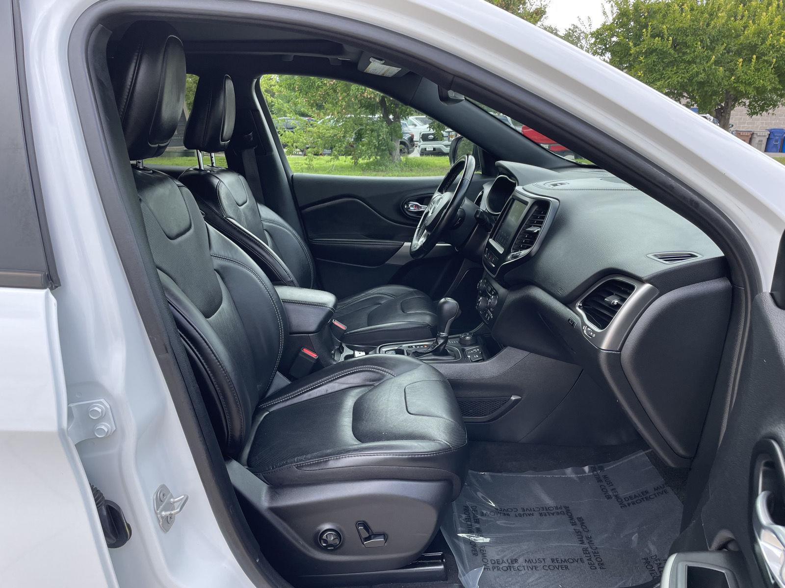 Vehicle photo 18