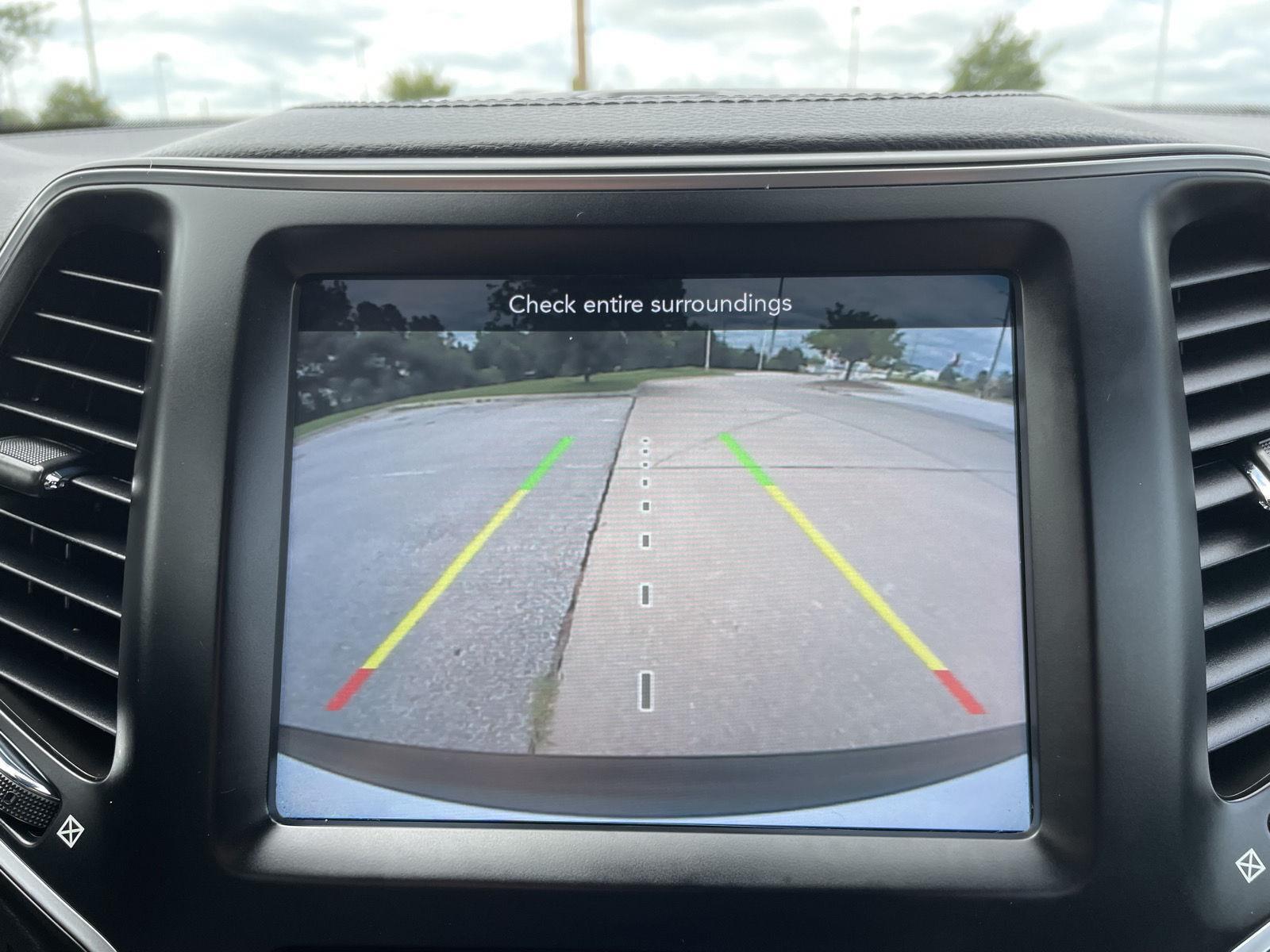 Vehicle photo 23