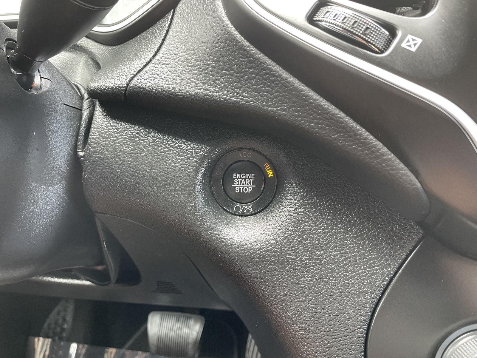 Vehicle photo 24