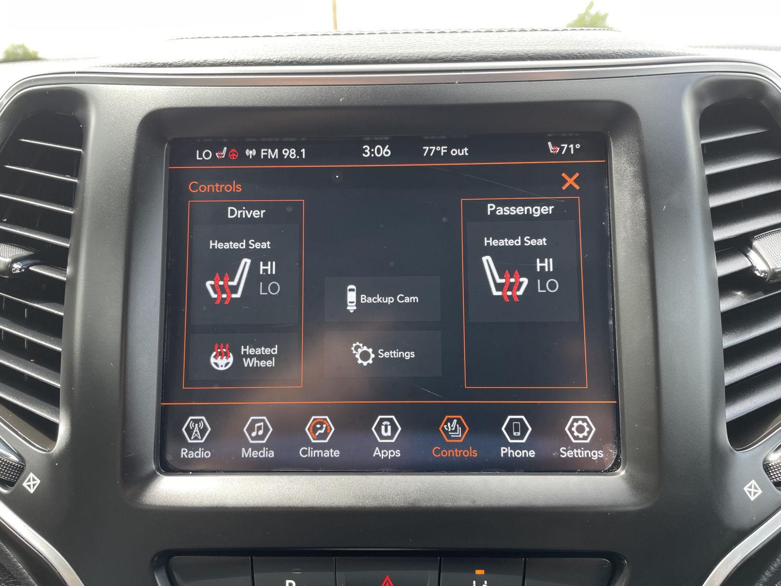 Vehicle photo 26