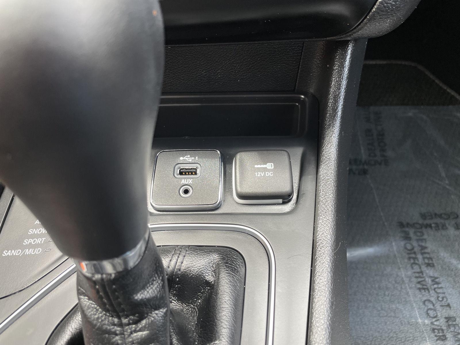 Vehicle photo 27