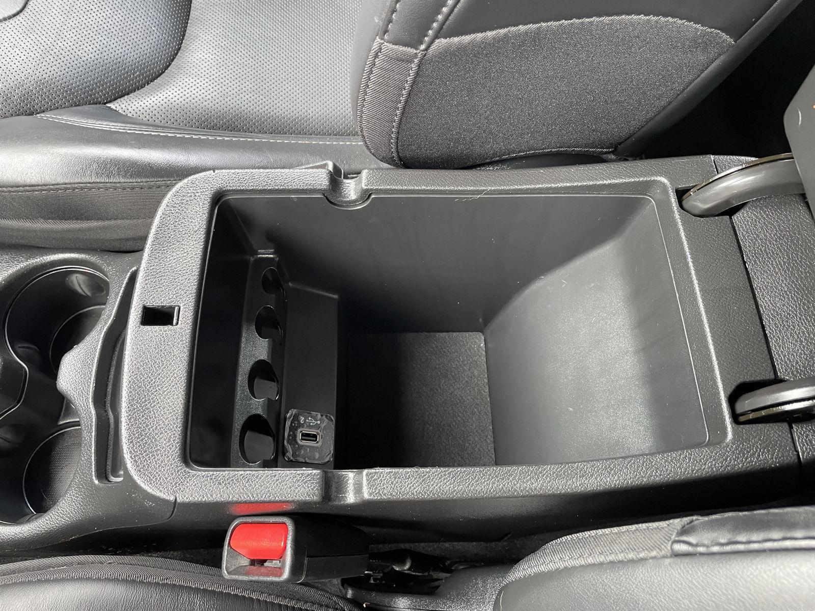 Vehicle photo 30