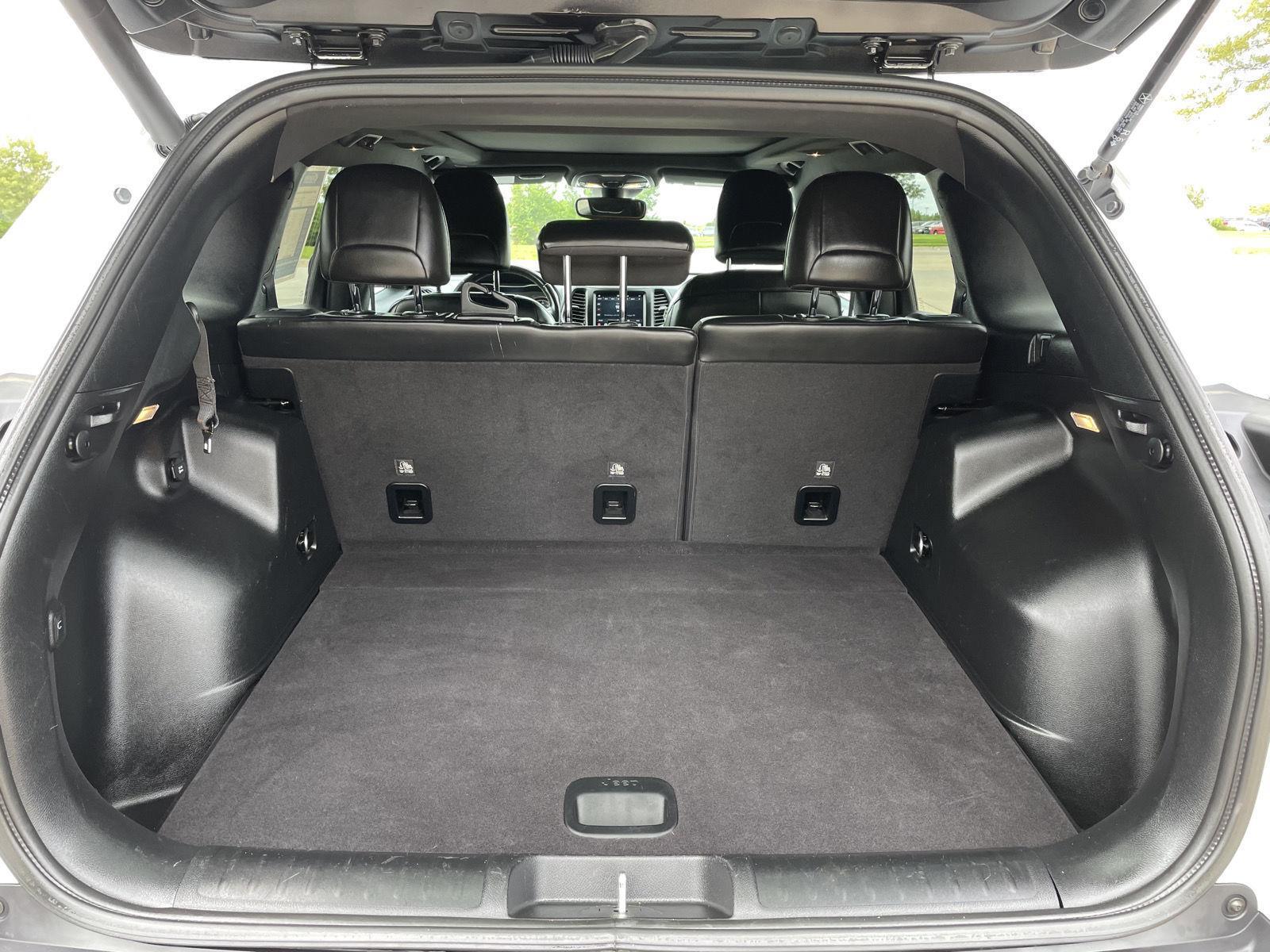 Vehicle photo 33