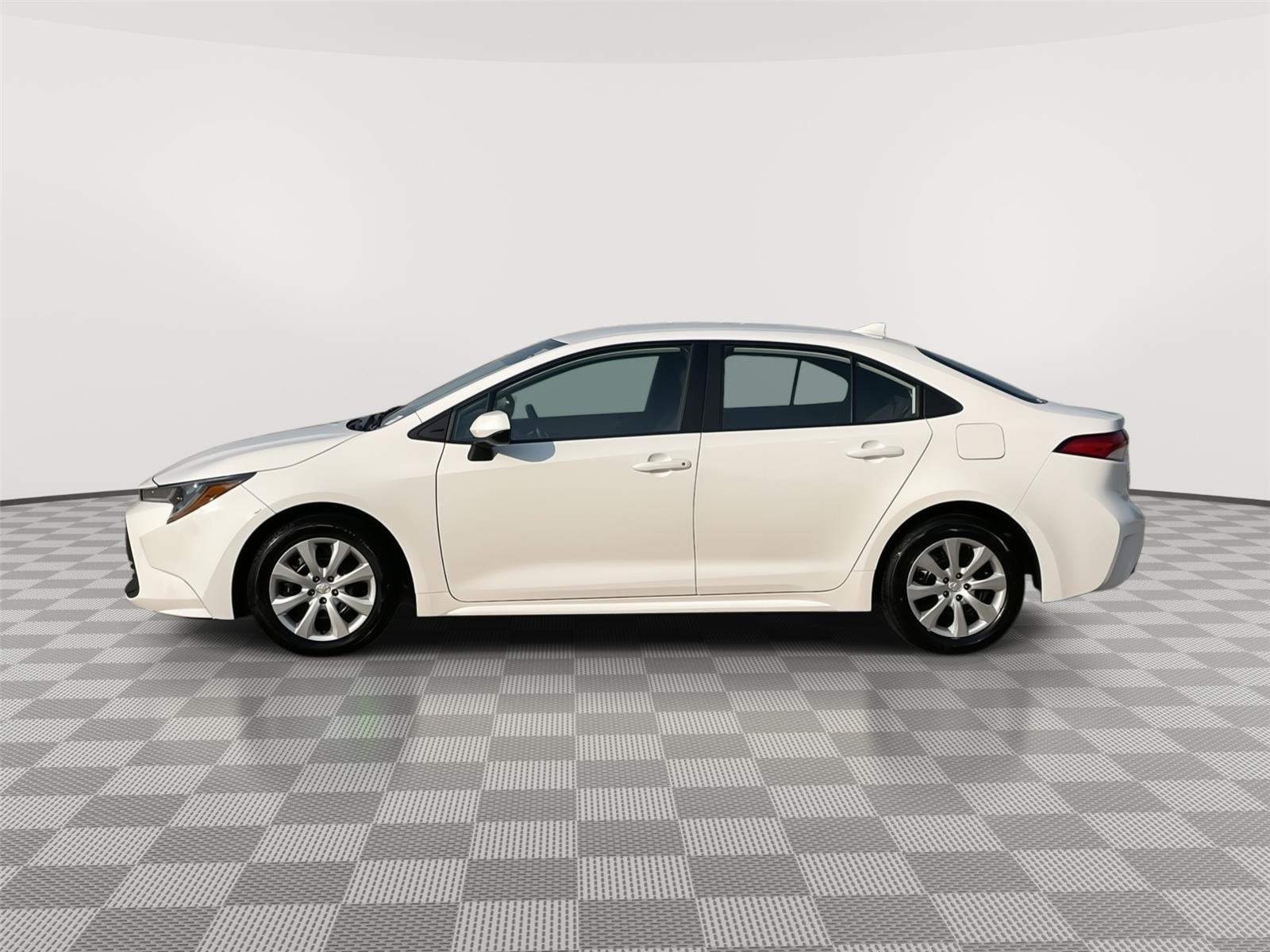 Vehicle photo 2