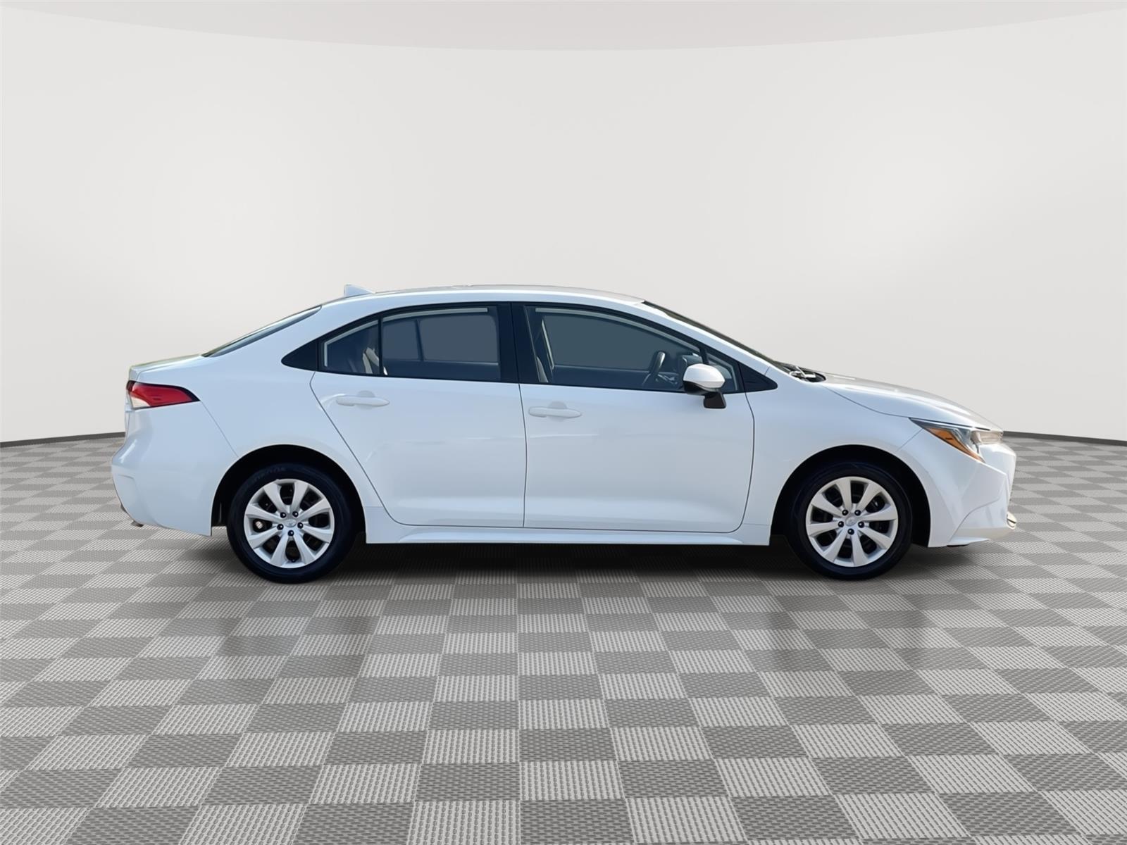 Vehicle photo 6