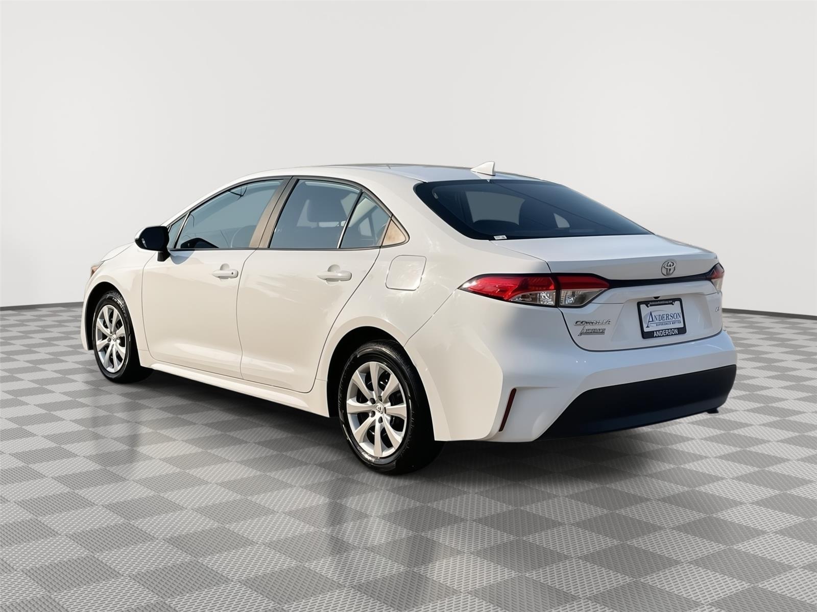 Vehicle photo 9