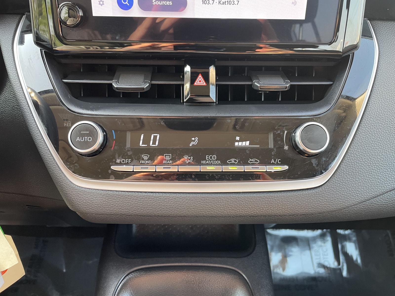 Vehicle photo 24