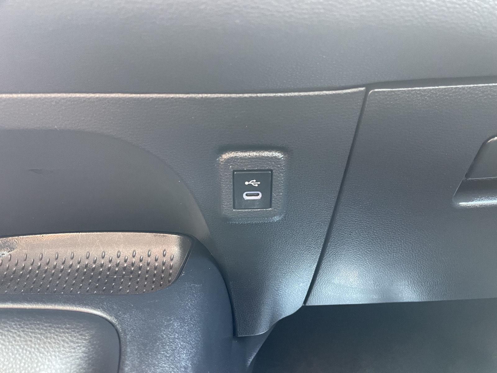 Vehicle photo 25
