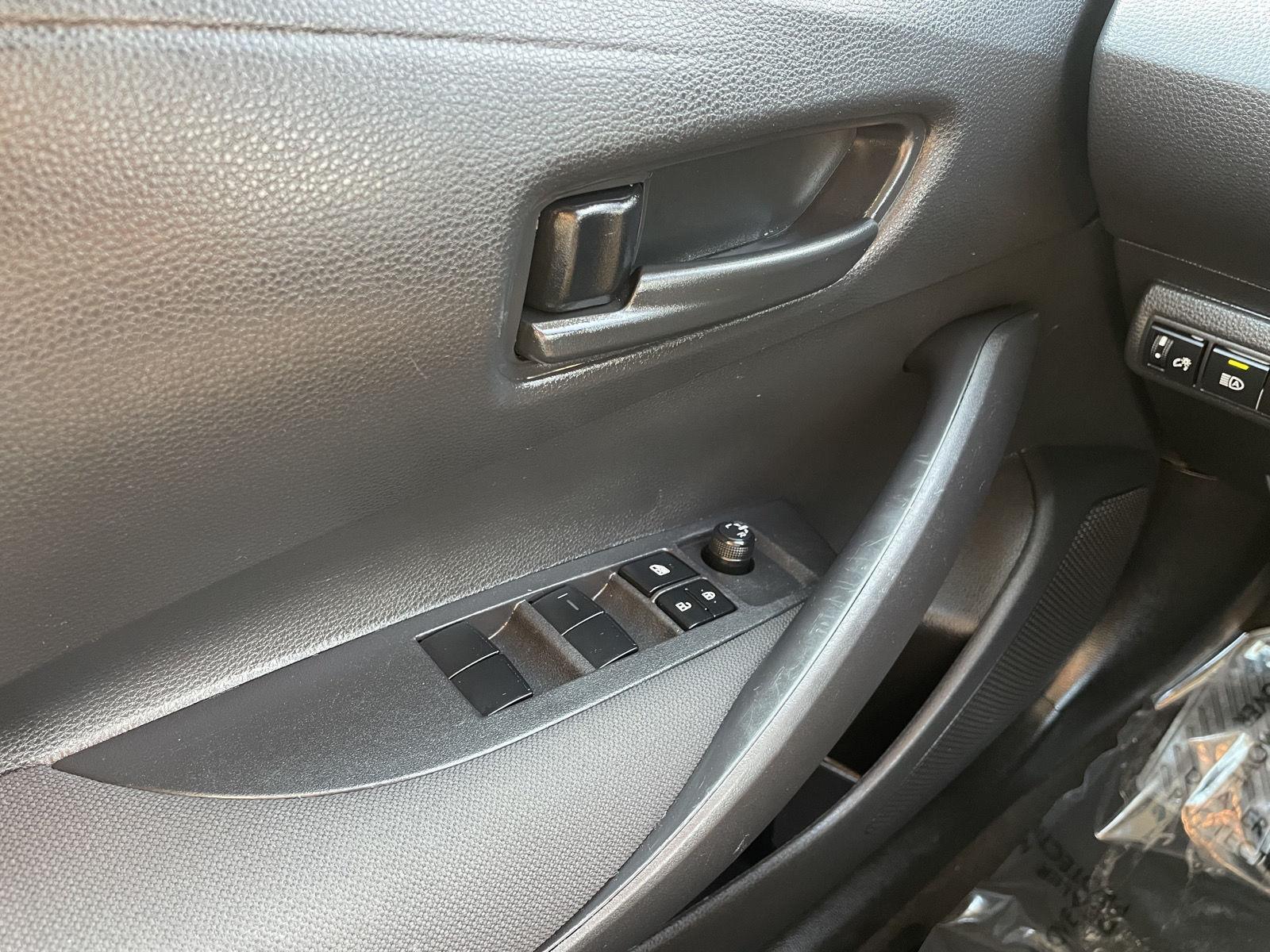 Vehicle photo 26