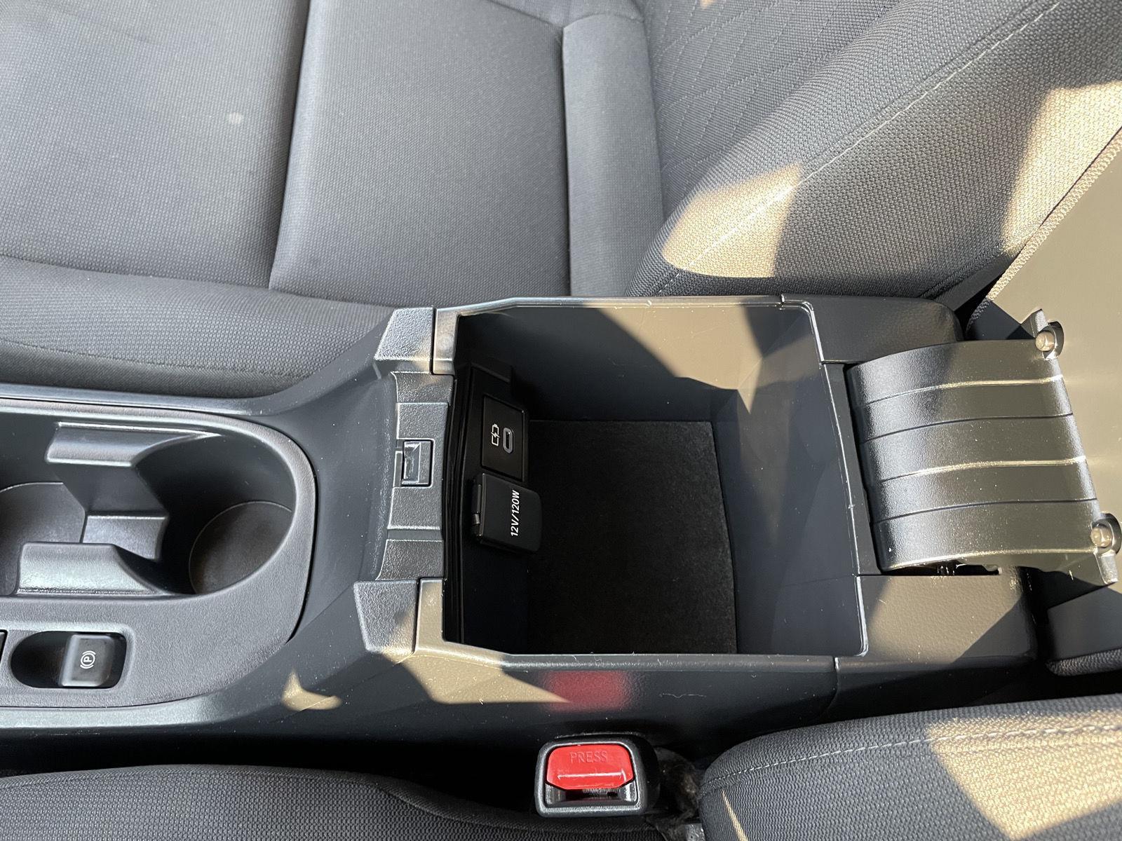 Vehicle photo 28
