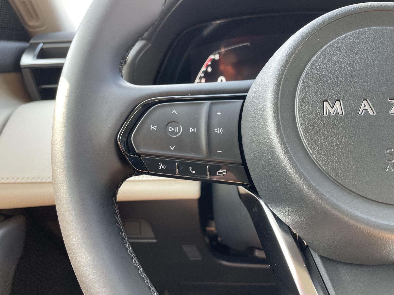 Vehicle photo 12