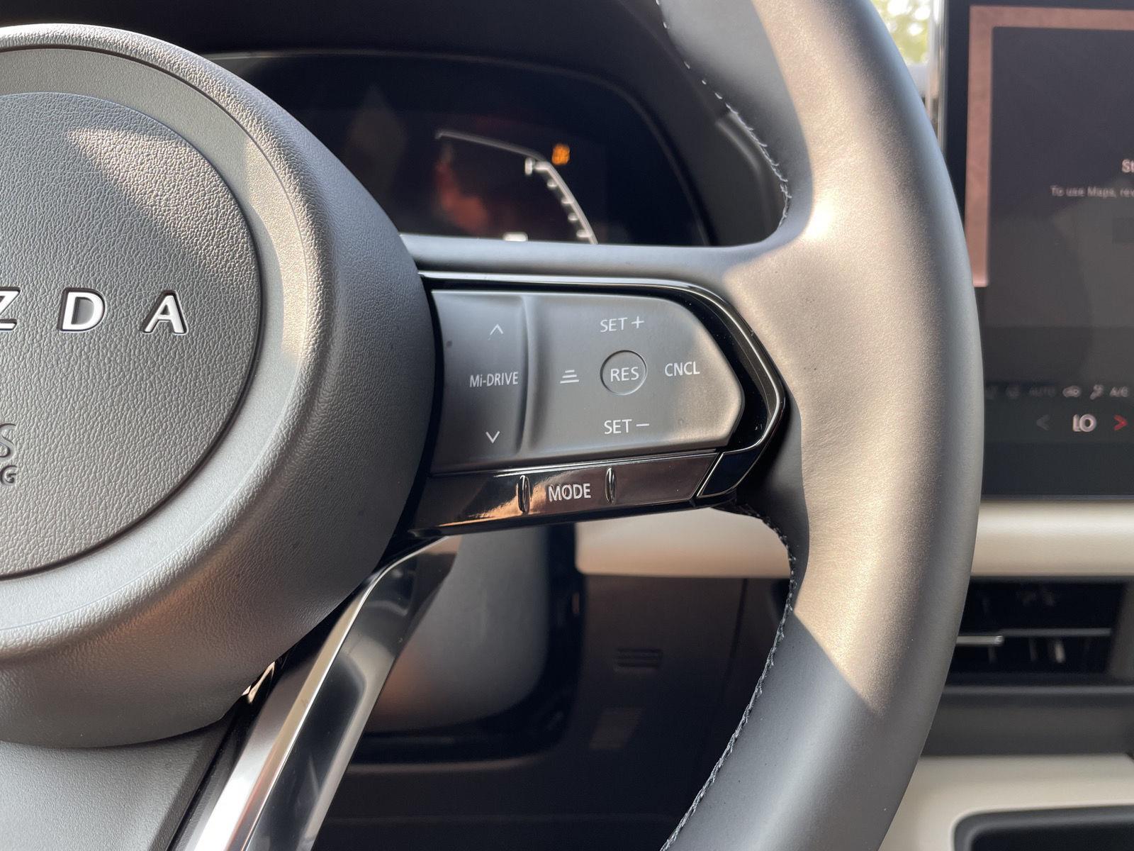 Vehicle photo 13