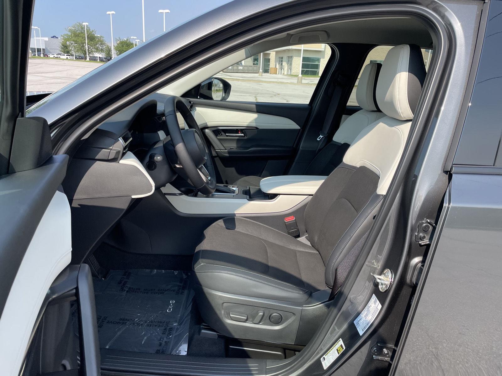 Vehicle photo 16