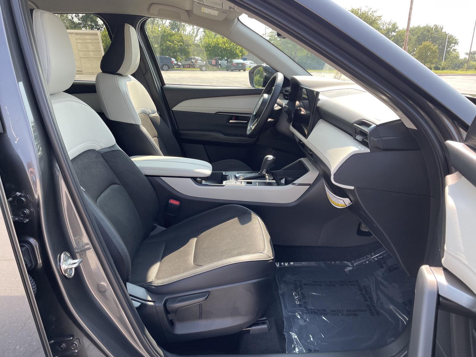 Vehicle photo 18