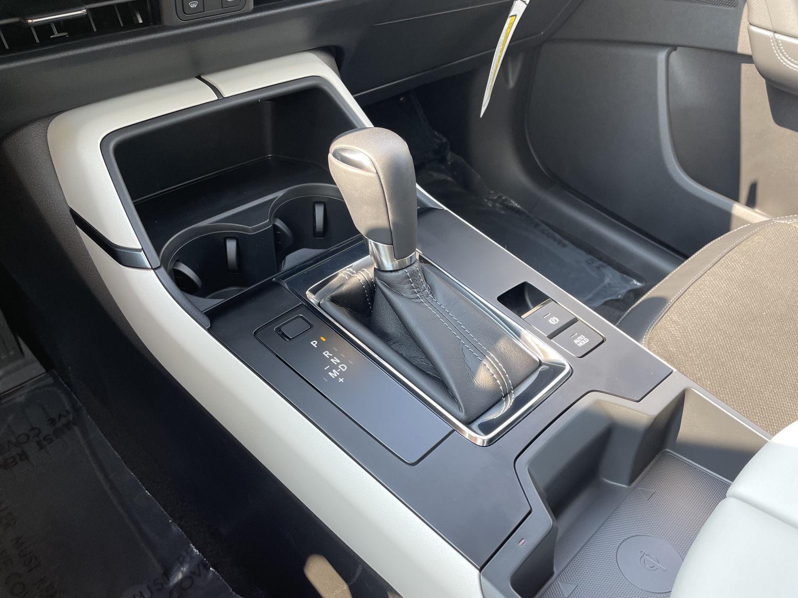 Vehicle photo 26