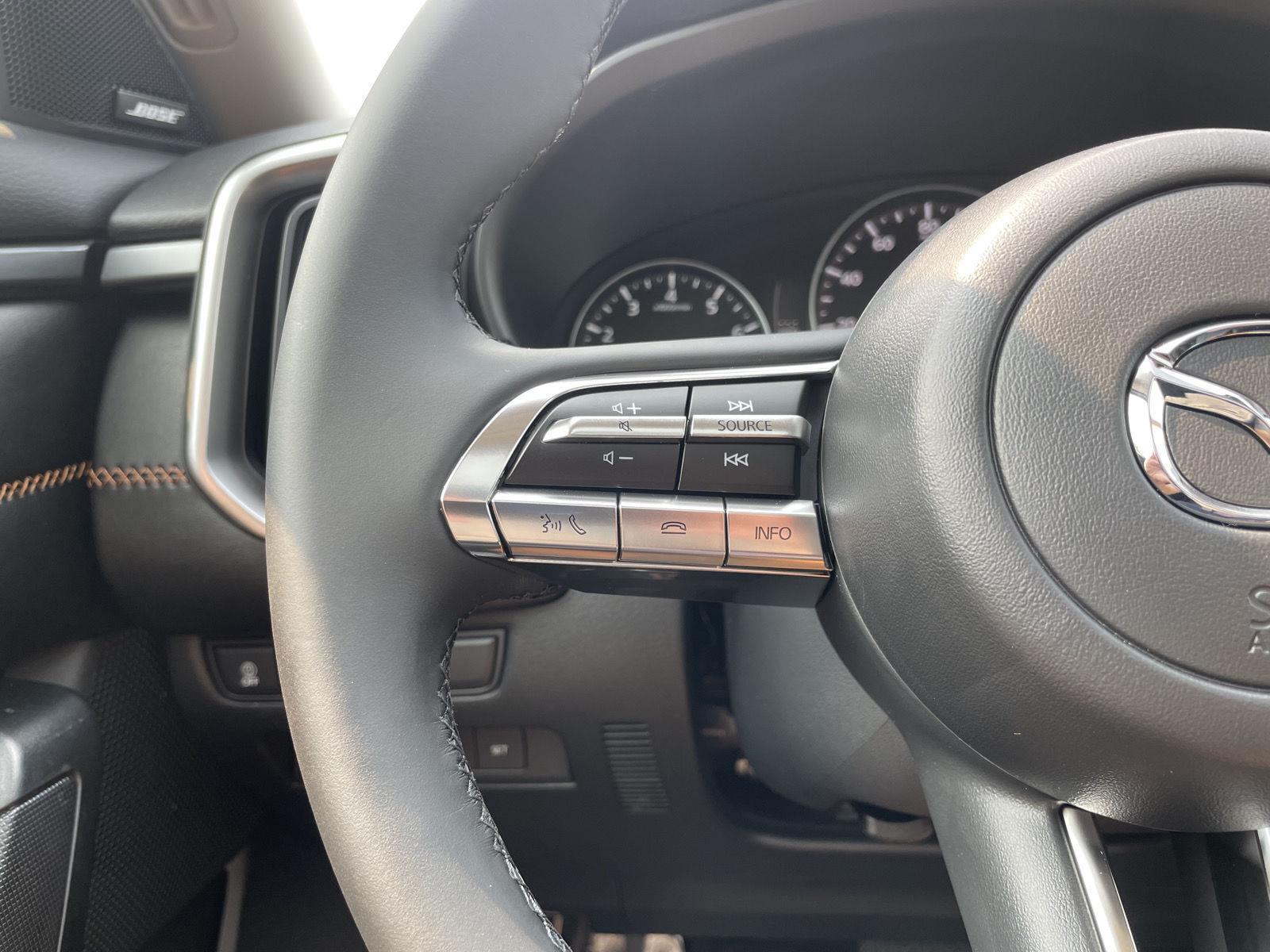 Vehicle photo 12