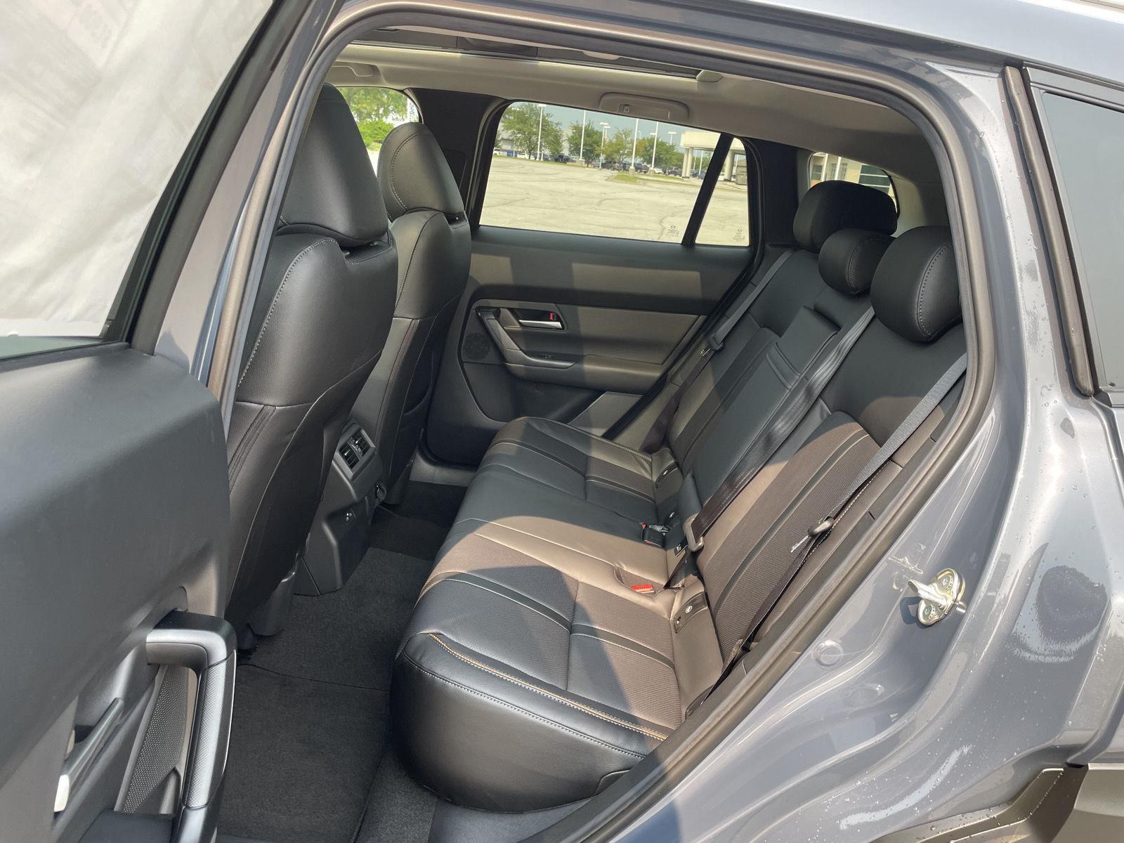 Vehicle photo 19
