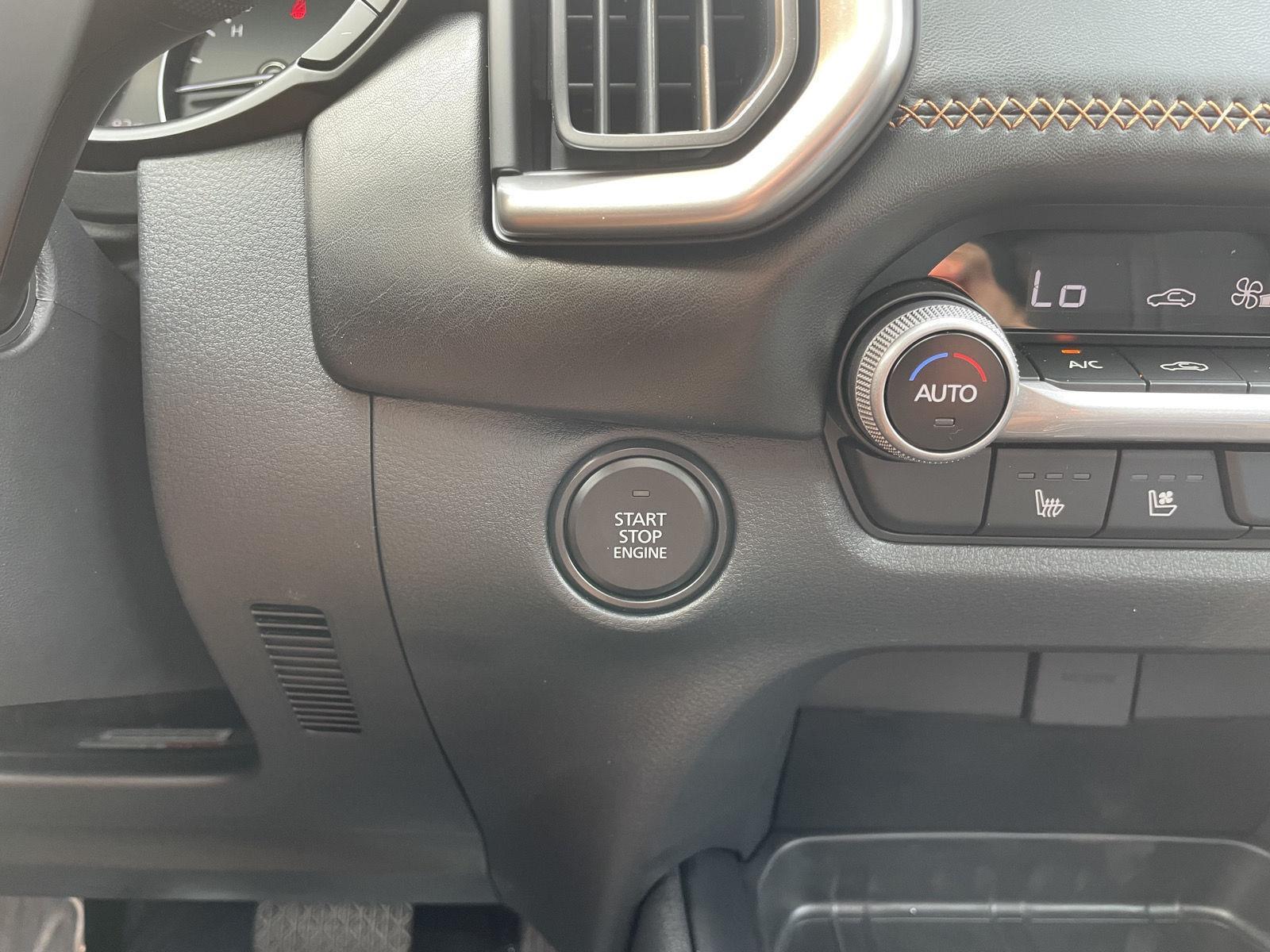 Vehicle photo 24