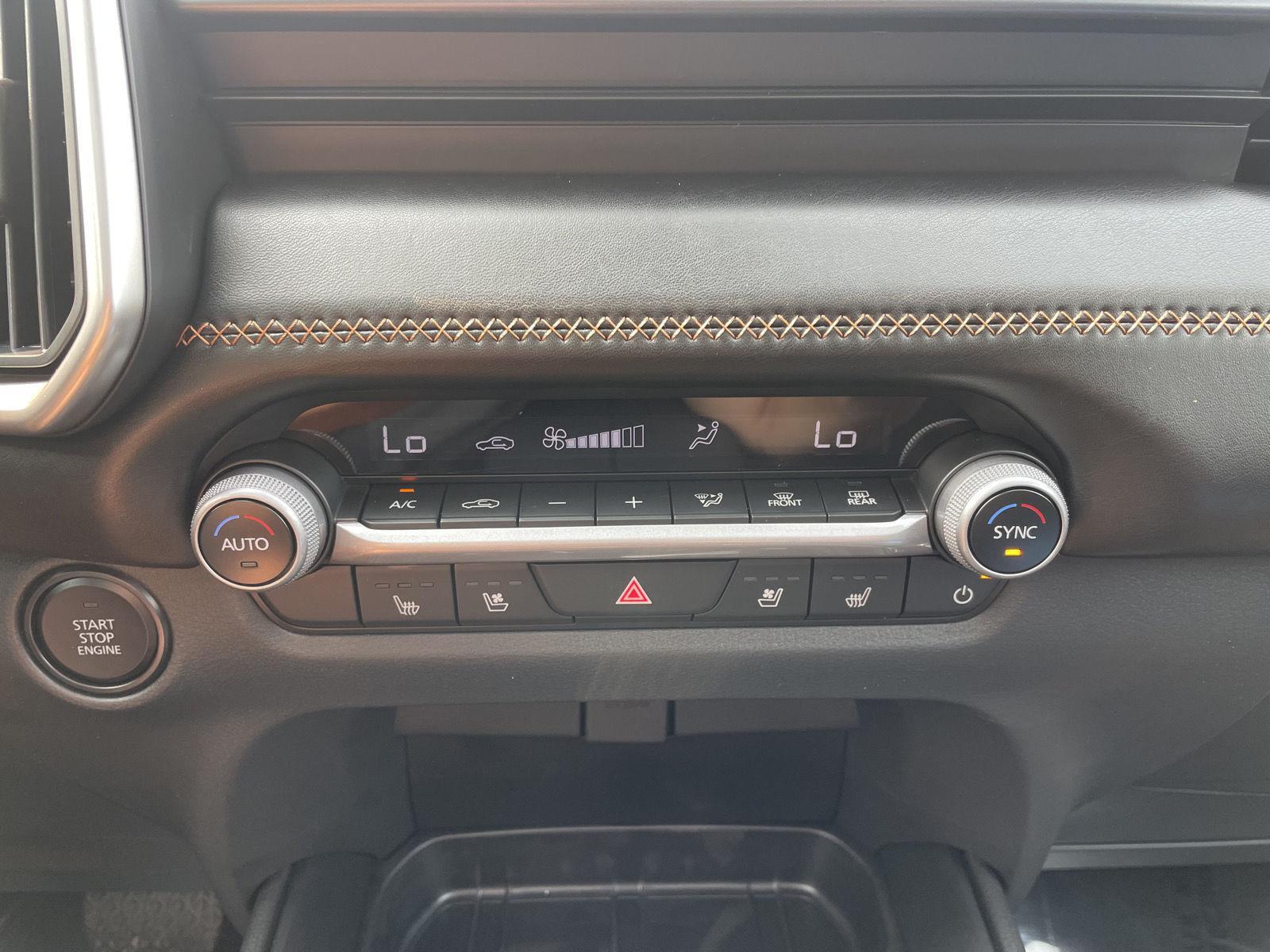 Vehicle photo 25