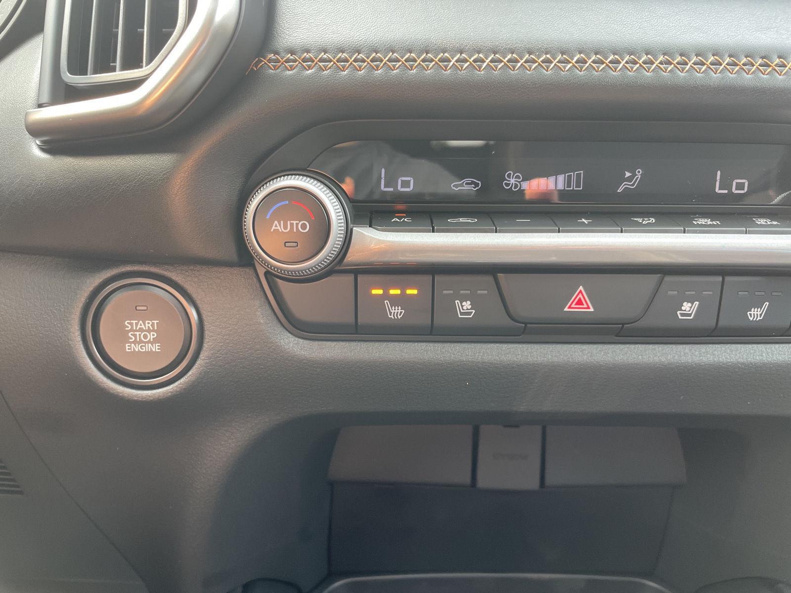 Vehicle photo 26