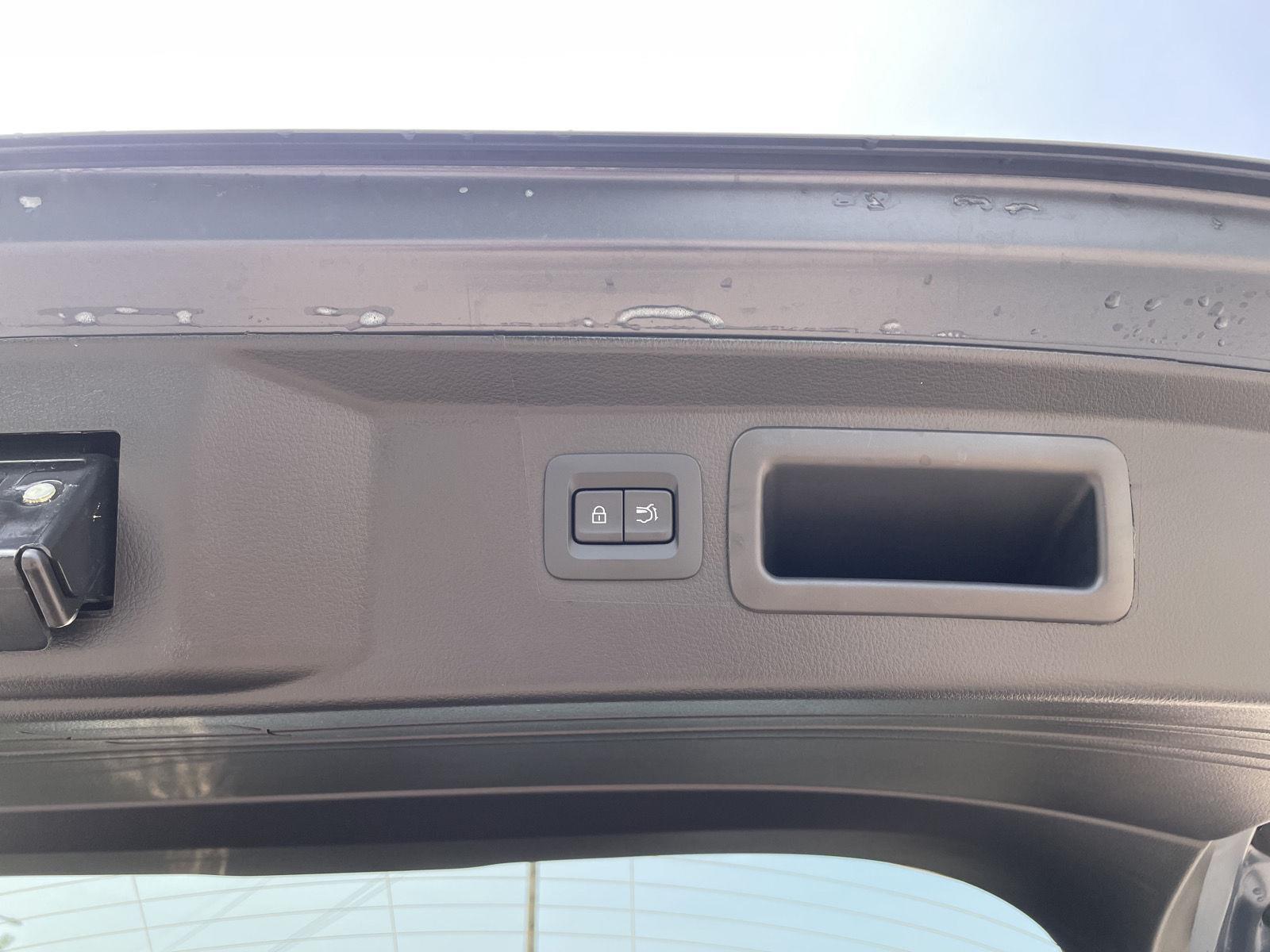 Vehicle photo 36