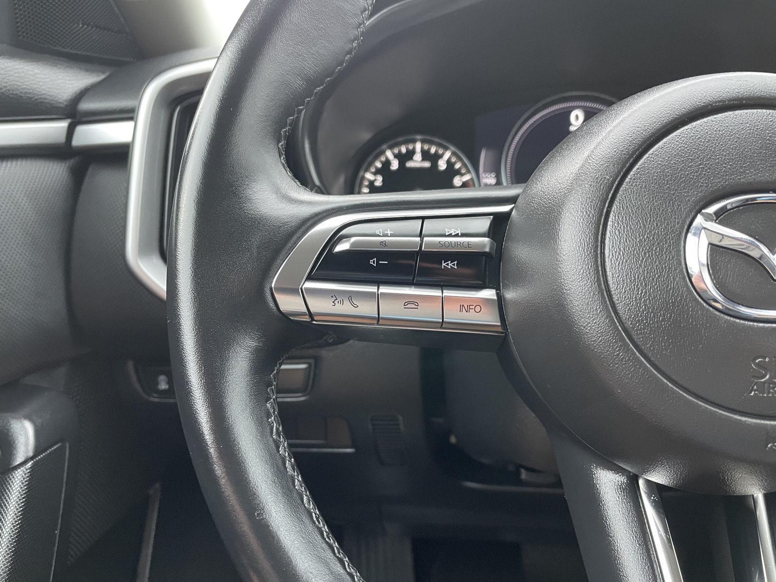 Vehicle photo 13