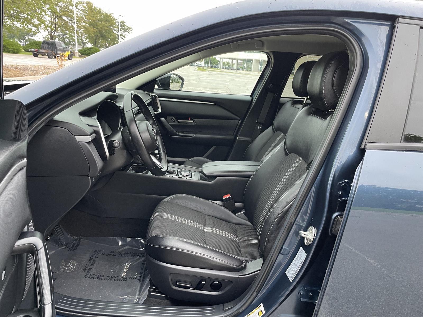 Vehicle photo 17