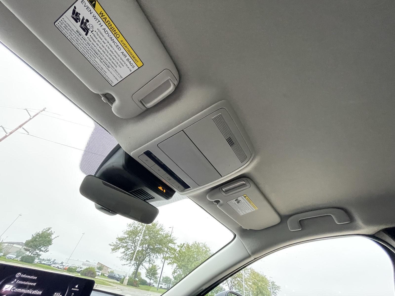 Vehicle photo 21
