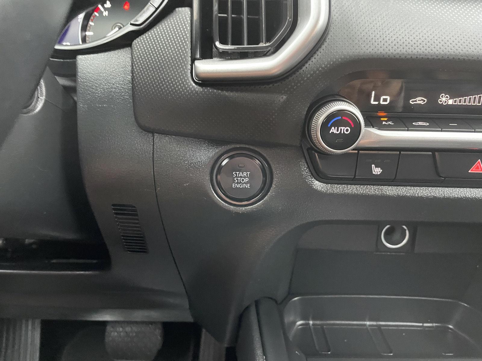 Vehicle photo 24