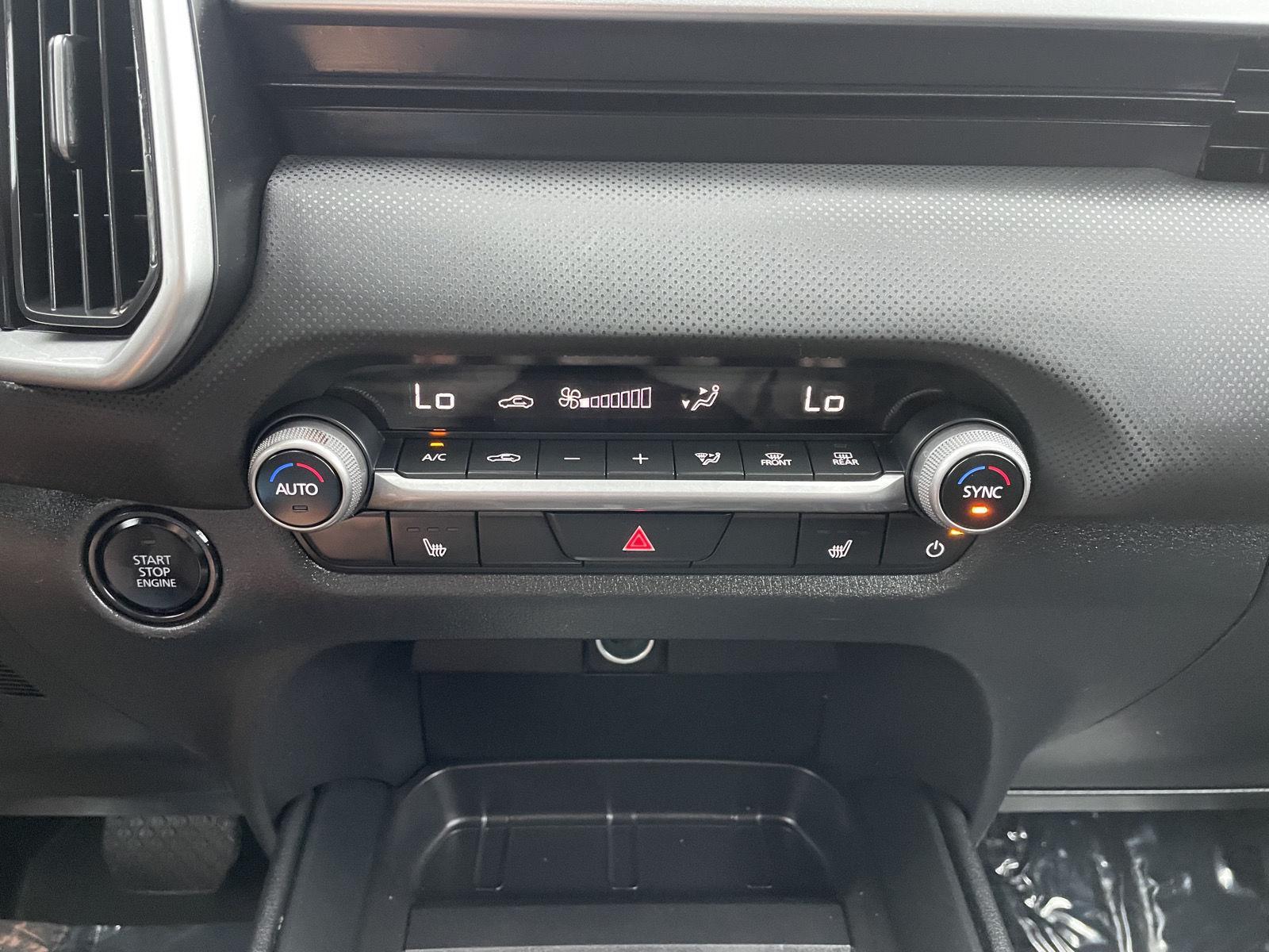 Vehicle photo 25